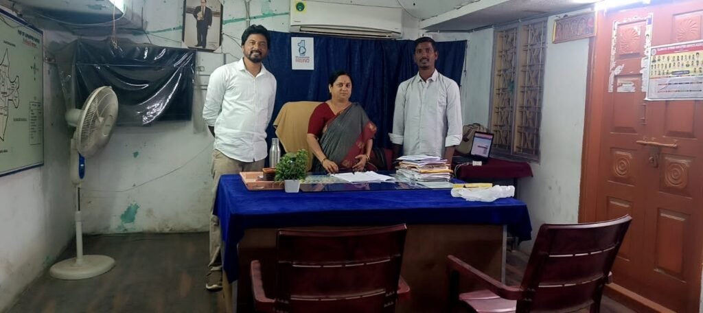 కమాన్‌పూర్ తహసీల్దార్‌ను మర్యాదపూర్వకంగా కలిసిన వార్డు సభ్యులు