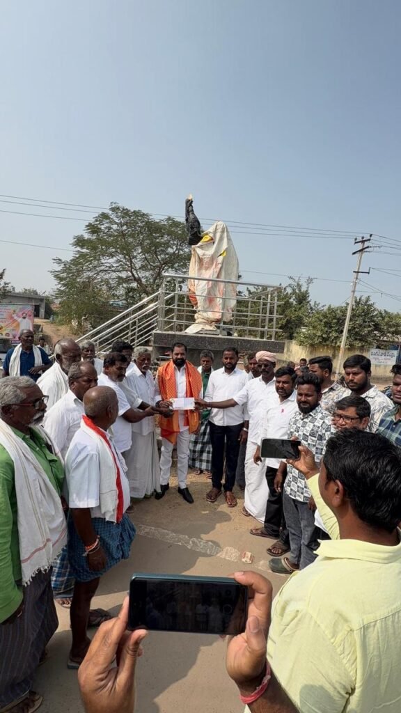 చాకలి ఐలమ్మ విగ్రహ అభివృద్ధికి రూ.20వేల ఆర్థిక సహాయం