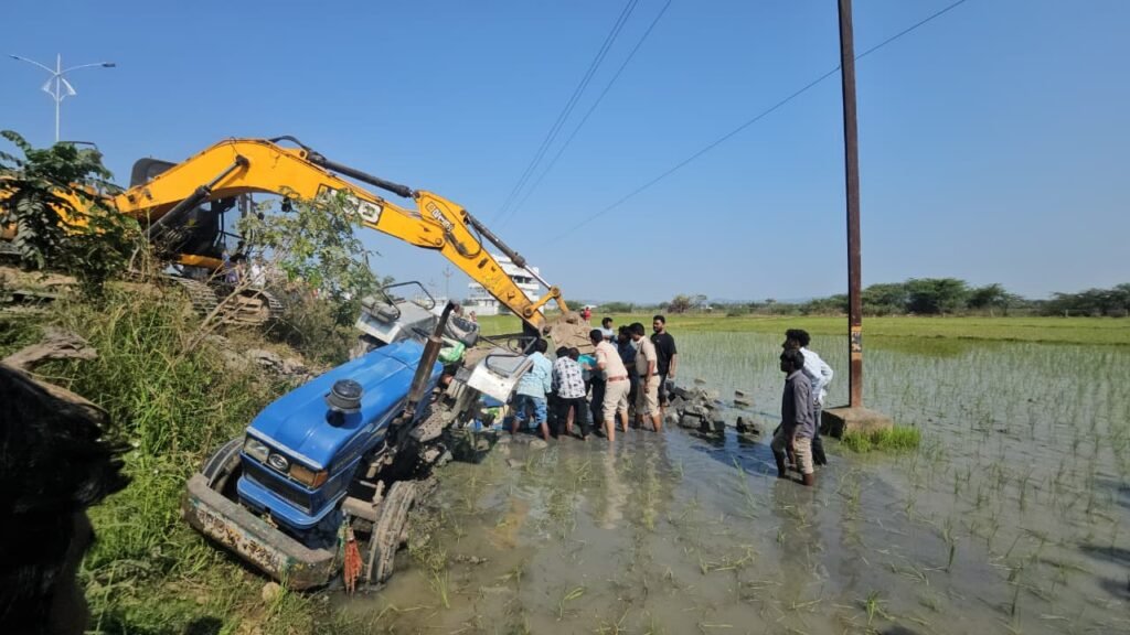 గంగపూరి వద్ద ట్రాక్టర్ ప్రమాదం – సమయానికి అందిన సహాయం
