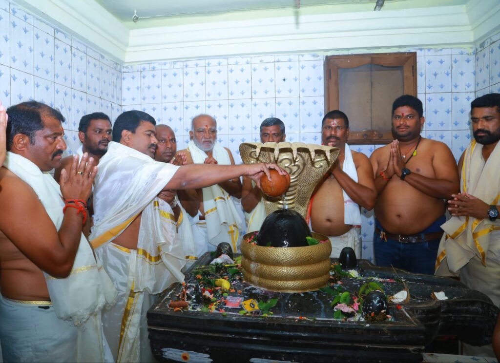 సంస్కృతి సాంప్రదాయాలకు ప్రతీక పండుగలు – ఎమ్మెల్యే మేడిపల్లి సత్యం