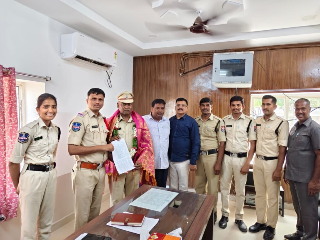 ఎస్‌ఐగా పదోన్నతి పొందిన మొగిలి మల్లేశంకు ఘన సత్కారం