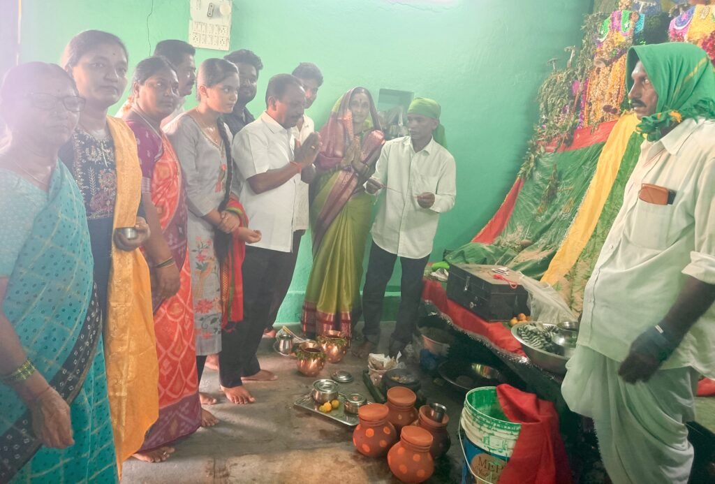 పీరీల పండుగ వేడుకల్లో పాల్గొన్న సర్పంచ్ రంగు సత్యనారాయణ గౌడ్