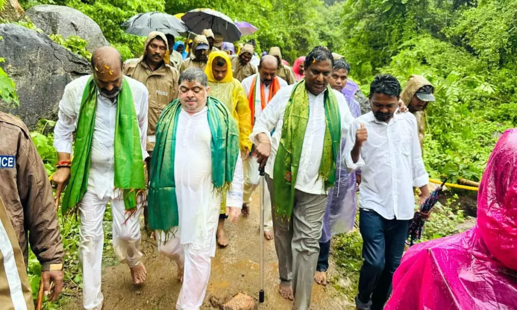 రాష్ట్ర సుభిక్షం కోసం కొండగట్టులో మంత్రుల గిరిప్రదక్షిణ