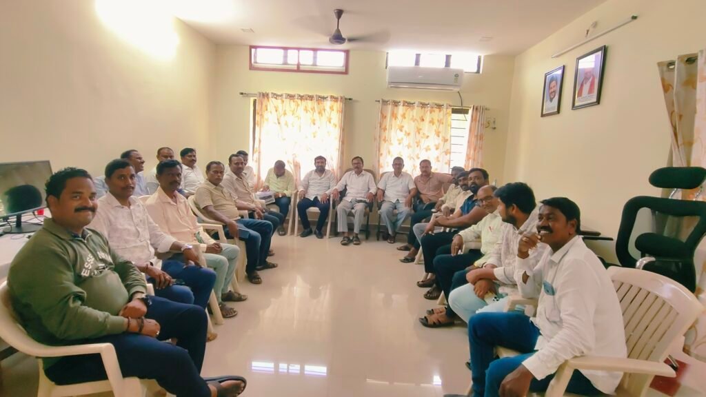 విలేకరిని అవమానించిన వైద్యాధికారిపై చర్యలు తీసుకోవాలి