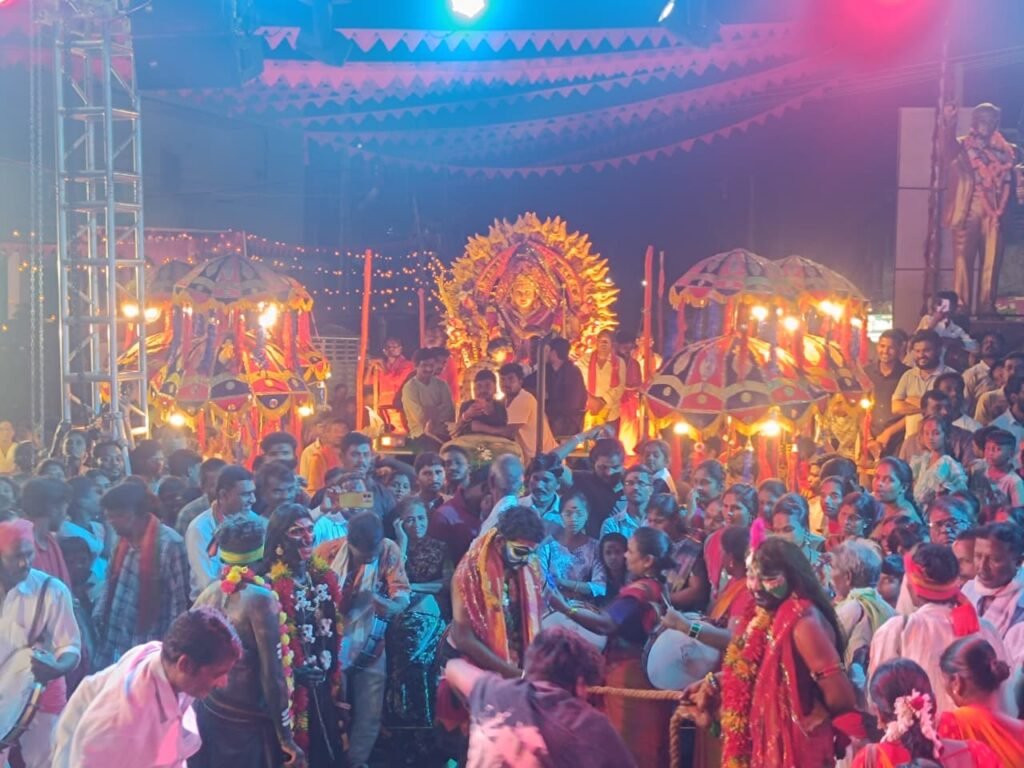 భక్తుల జయజయధ్వానాల మధ్య చత్రపతి శివాజీ యువసేన దుర్గాదేవి శోభాయాత్ర