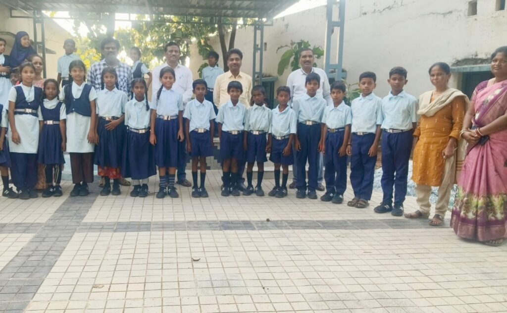 గుండారం ప్రభుత్వ పాఠశాలను సందర్శించిన సెర్ప్‌ విజిలెన్స్‌ బృందం